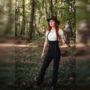 High waist stretch pants with gold buttons